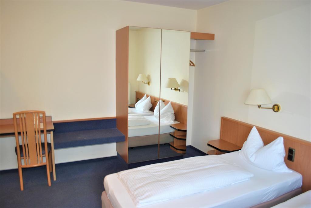 Hotel Garni Am Schaefersberg Niedernhausen Rom bilde