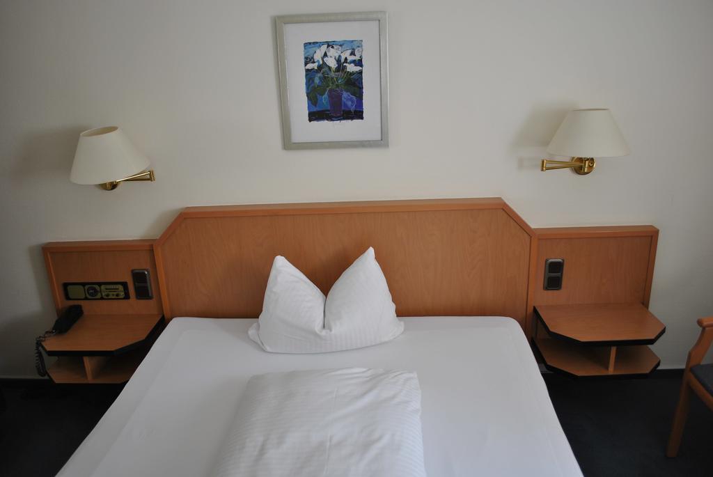 Hotel Garni Am Schaefersberg Niedernhausen Rom bilde