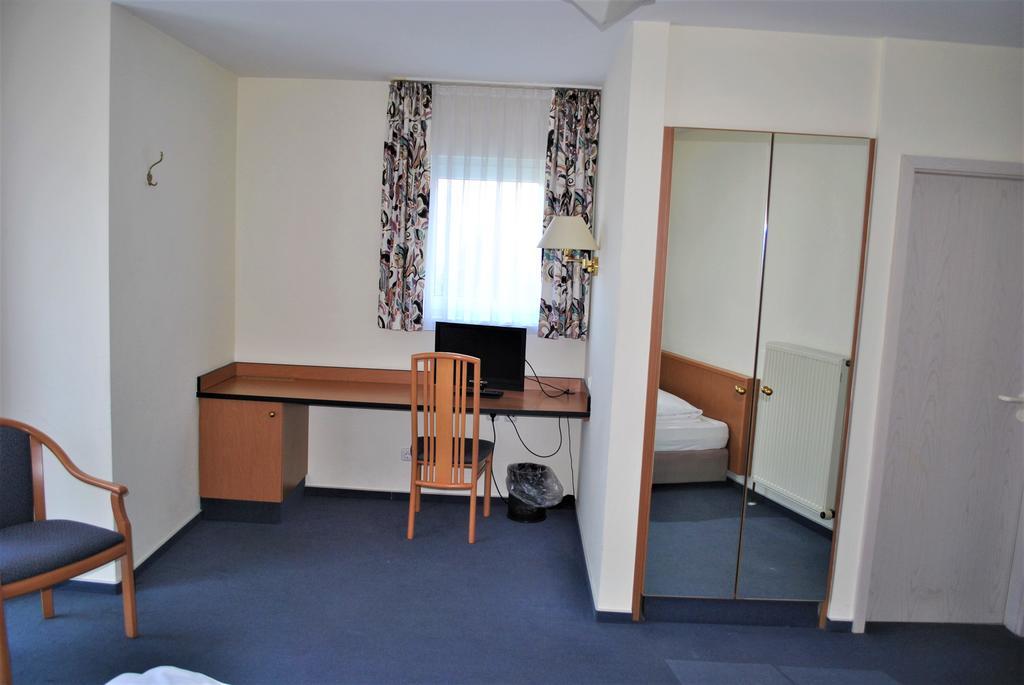 Hotel Garni Am Schaefersberg Niedernhausen Rom bilde